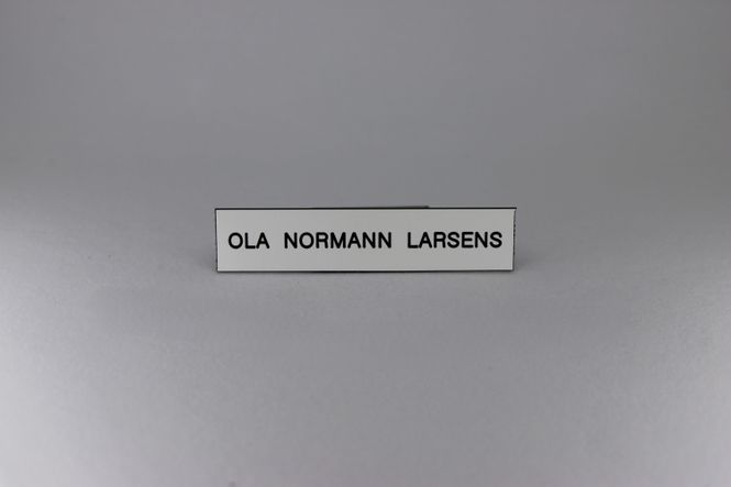 Hovedbilde Postkasseskilt 79x17mm, hvit plate med svart tekst